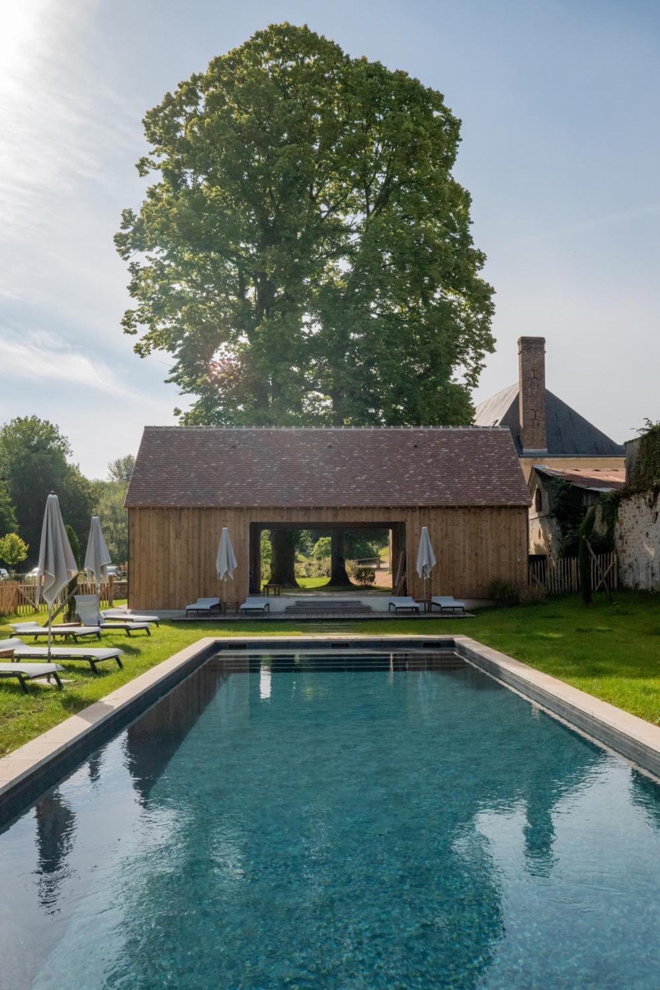 Hotel Les Pres Saint-Hilaire-le-Chatel Exterior photo